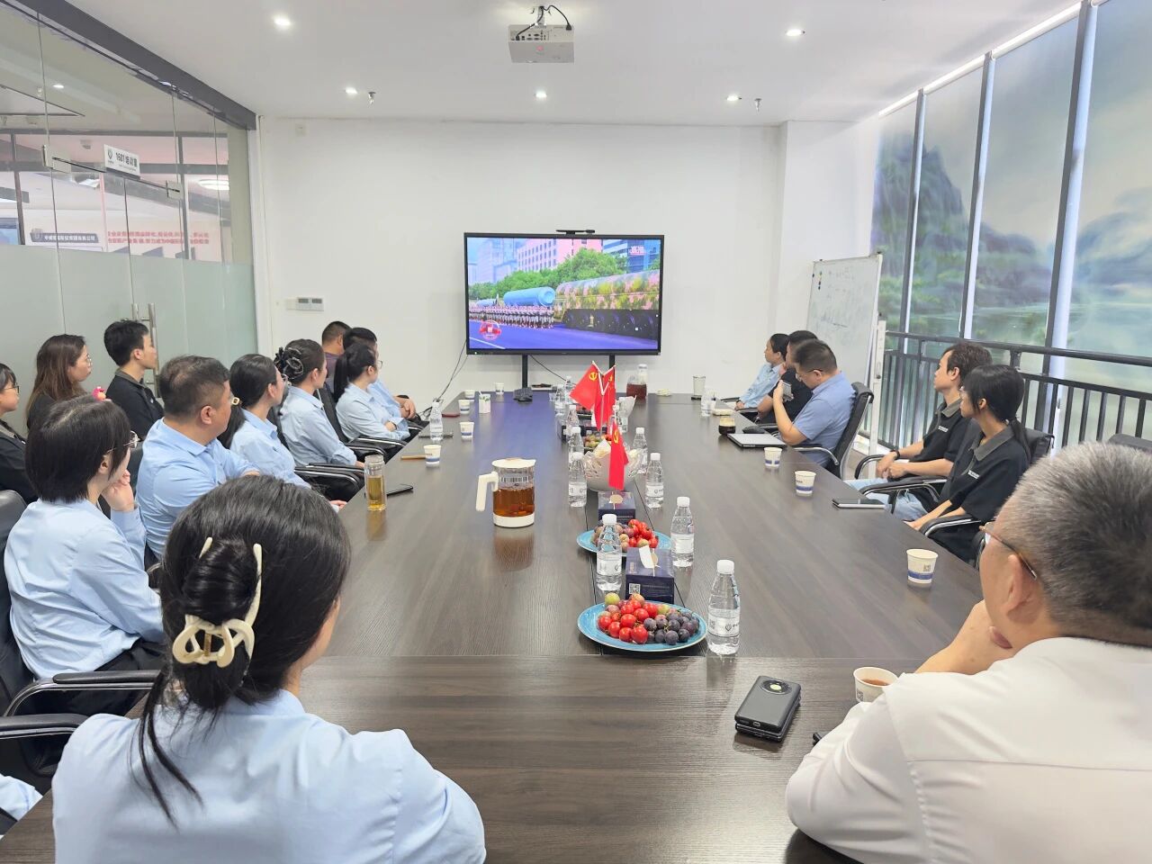 铭记抗战历史，勇担安保使命——中威泰熠保安集团集体观看抗战胜利80周年大会